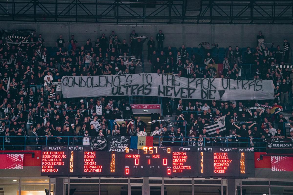În timp ce „U” Cluj câștiga în Giulești, peste 500 de fani ai alb-negrilor erau într-o altă capitală europeană
