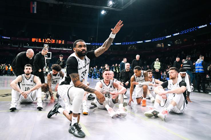 U-BT, susținută de peste 500 de fani în deplasarea de la Belgrad/Foto: Dragana Stjepanovic (aba-liga.com)