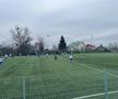 Fotbal pe un ger aspru, cu cinci goluri, între două echipe de tradiție din Liga 2