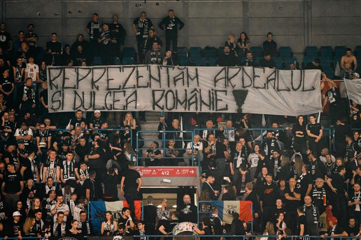 U-BT, susținută de peste 500 de fani în deplasarea de la Belgrad/Foto: Dragana Stjepanovic (aba-liga.com)