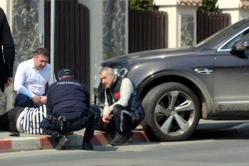 Gigi Becali a sărit să ajute o persoană aflată în dificultate. Sursa foto: Click