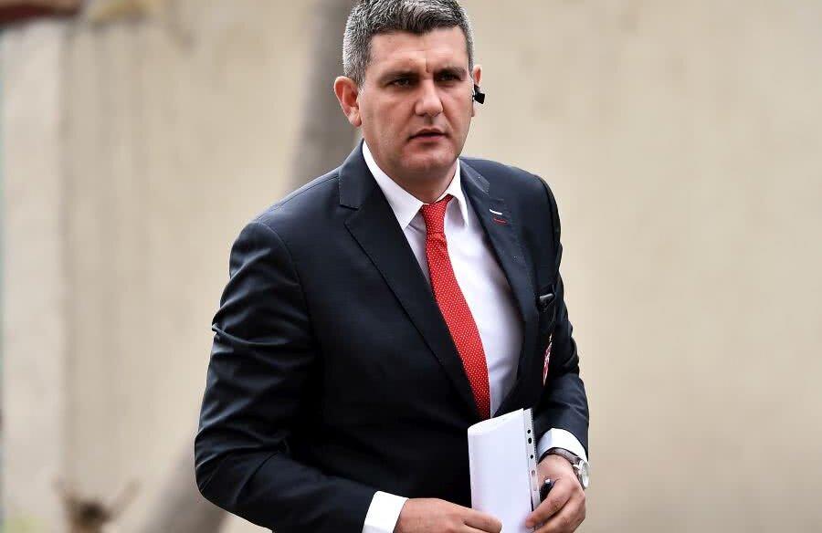 EXCLUSIV Bogdan Bălănescu, omul lui Negoiță, e singurul care a scăpat de suspendarea contractului » Primește în continuare 3.500 de euro lunar!