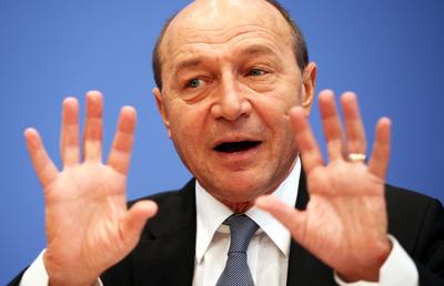COVID-19. Traian Băsescu, reacție furibundă: „Nu mai ucideți medicii și asistentele! Dacă îi lichidați pe ei, lichidați un popor întreg”