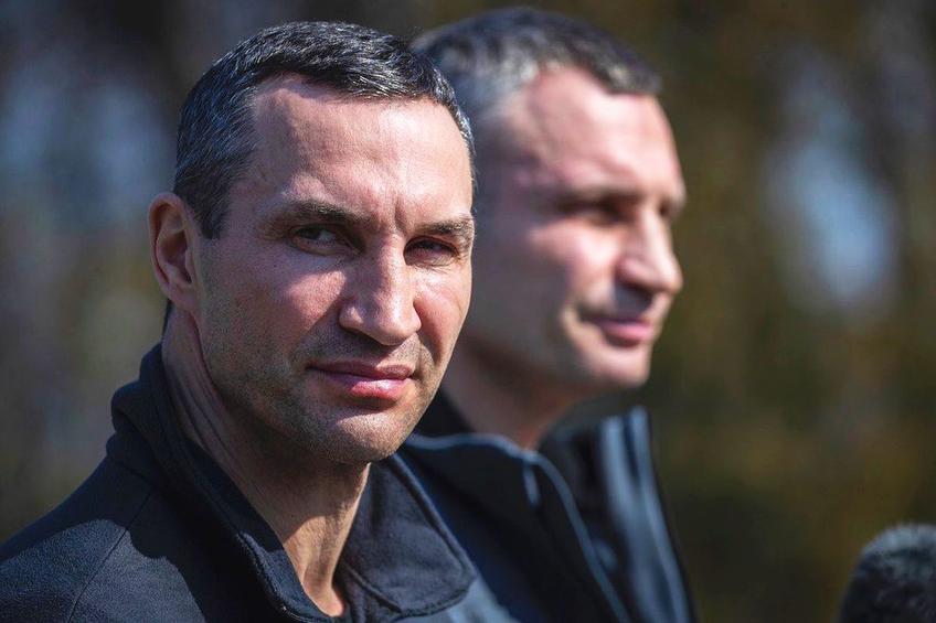 Vitali Klitschko, primarul orașului Kiev, a rămas singur pe front, după ce fratele Vladimir a plecat în Germania, pentru a purta discuții cu mai mulți politicieni.  / FOTO: Instagram