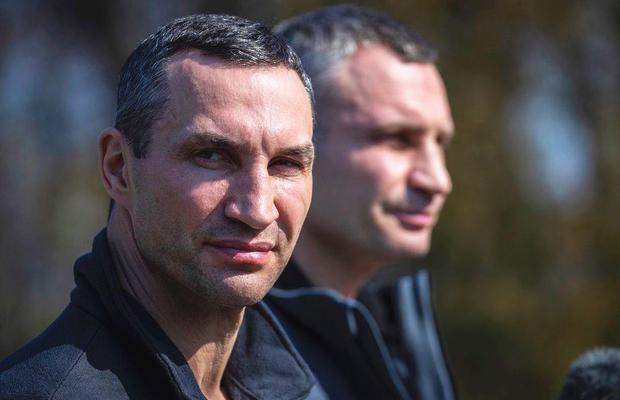Vitali Klitschko a rămas singur pe front » Unde a plecat fratele Vladimir: „Prieteni, acum e important să ne unim”