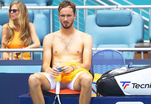 Hubert Hurkacz (25 de ani, 10 ATP) l-a învins pe Daniil Medvedev (26 de ani, 2 ATP), scor 7-6(7), 6-3, și s-a calificat în semifinalele turneului de la Miami. / FOTO: Imago-Images