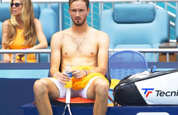 Medvedev, eliminat în sferturile de finală de la Miami » Locul 1 mondial, decis de doar 10 puncte