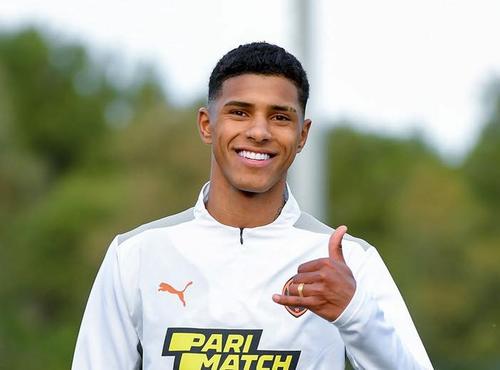 Real Madrid a rezolvat transferul lui Vinicius Tobias (18 ani), fundașul dreapta brazilian de la Șahtior Donețk // Foto: Facebook Fabrizio Romano