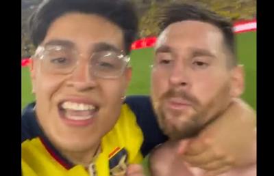 Un fan a „sărit” pe Messi chiar pe teren » Reacția argentinianului, virală
