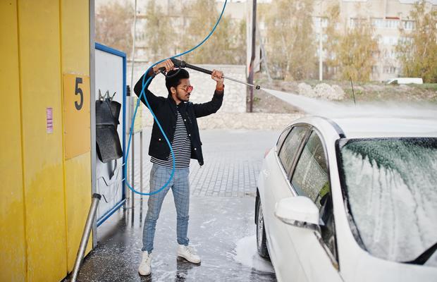 Cât costă o spălătorie auto self service în sistem de franciză? Vei fi uimit de preț și avantaje!