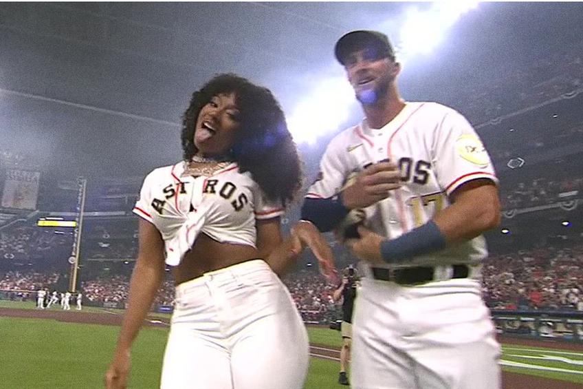 Artista Megan Thee Stallion (28 de ani) a dat lovitura de start în primul meci jucat de Houston Astros în acest sezon din MLB, eșecul 2-3 cu Chicago White Sox.