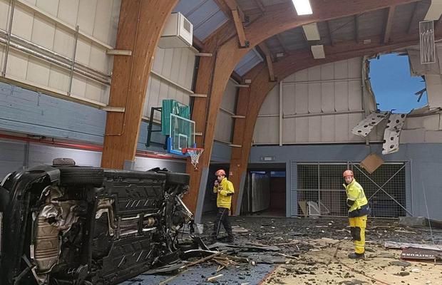 Colegul lui Valentin Cojocaru, implicat într-un accident auto șocant » A zburat cu mașina într-o sală de sport