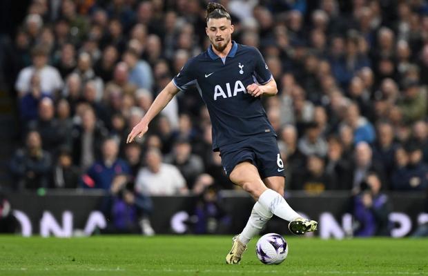 Imaginea publicată de Tottenham cu Radu Drăgușin după succesul cu Luton » Cum a fost surprins stoperul român