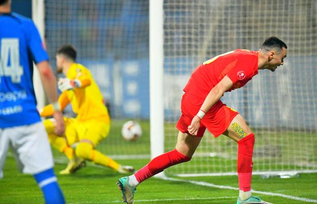 Șut, cu capul! » „Optarul” lui FCSB a rezolvat „cazul Farul” și temperează elanul Craiovei. Clasamentul în lupta la titlu