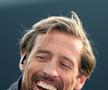 Peter Crouch, analizând aici pentru un post britanic de televiziune meciul Liverpool - Bologna din Liga Campionilor / Foto: Gulliver/Getty Images