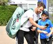 Stan Wawrinka făcând selfie-uri la Țiriac Open Foto: Cristi Preda