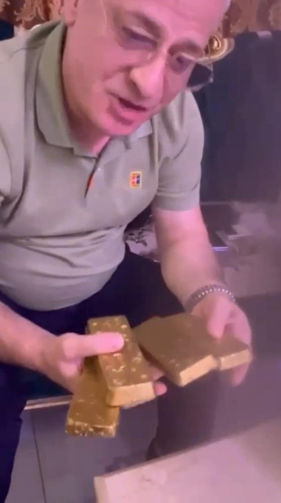 Imaginile începutului de an! Nelu Varga, printre lingouri de aur în Africa, foto: iamsport.ro Nelu Varga s-a filmat cu lingourile de aur: „4.000 kg for you mister president” » GSP l-a abordat direct pe patronul lui CFR: „Sunt pentru George Simion?”