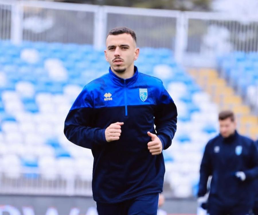 Românii sunt cu ochii pe ei diseară! Doi fotbaliști din play-off-ul Superligii visează la Mondiale