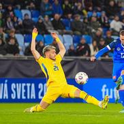 Vlad Dragomir, Lukas Haraslin în Slovacia - România, meci amical // 31 martie 2026, foto: Getty Images