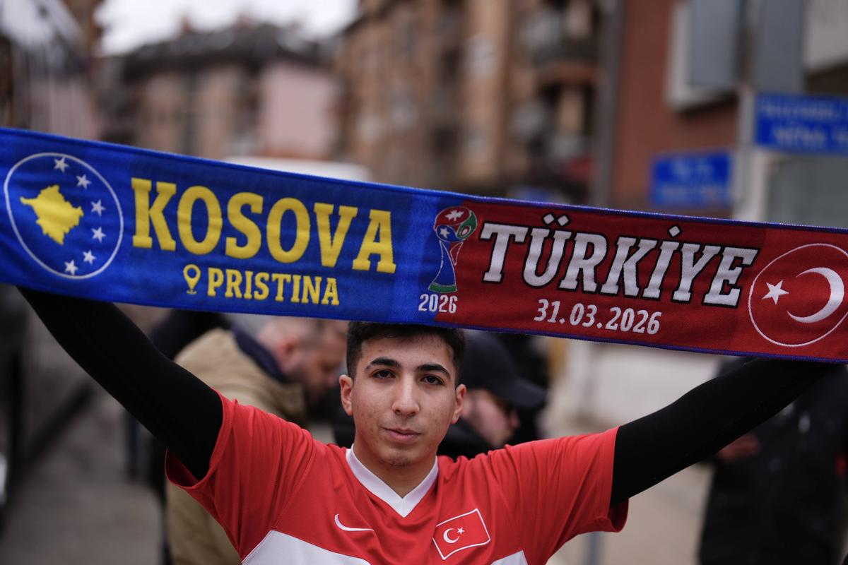 La asta nu se așteptau! Cum i-au întâmpinat kosovarii pe turci, înaintea barajului: „Ați achitat datoria în 1999”