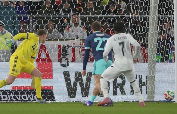 Selecționer dat afară la miezul nopții, cu 79 de zile înainte de Mondial!