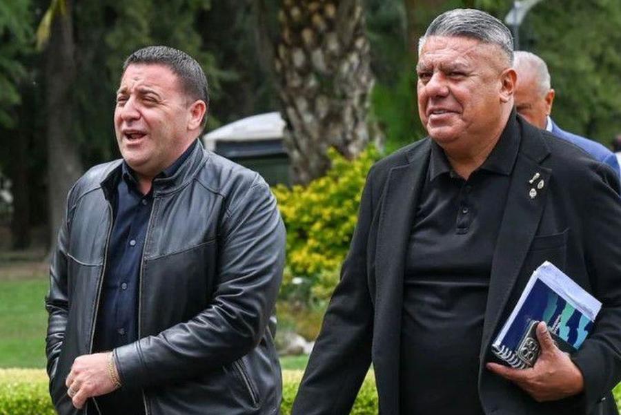 Președintele AFA, Claudio Tapia (dreapta), a fost pus sub acuzare pentru evaziune fiscală împreună cu trezorierul Pablo Toviggino FBI cercetează finanțele Federației » Conturi blocate la 5 bănci + Președintele este vizat pentru spălare de bani