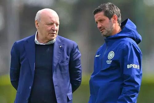 Cristi Chivu, la Appiano Gentile, împreună cu președintele lui Inter, Beppe Marotta / Foto: inter.it