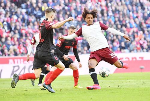 Joshua Zirkzee, dreapta, în tricoul lui Bayern, foto: Guliver/gettyimages