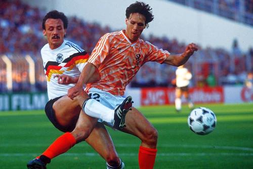 Marco van Basten, în tricoul Olandei. foto: Guliver/Getty Images