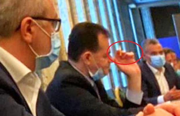 A recidivat! Ludovic Orban, surprins din nou în timp ce fuma la Guvern » Va fi iar amendat?