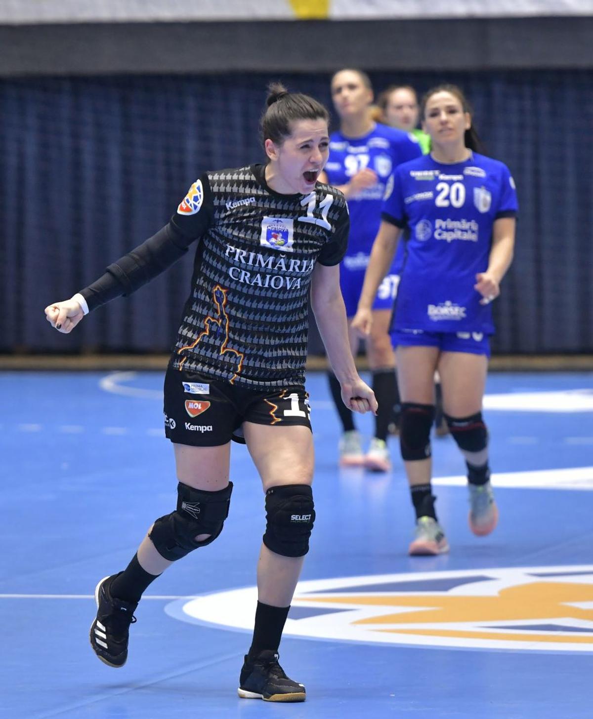 CSM București a sărbătorit titlul la handbal feminin, chiar la finalul unicului eșec stagional