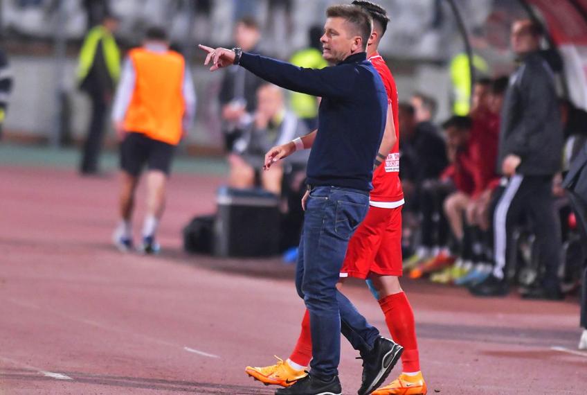 Retrogradarea lui Dinamo a fost acompaniată de episoade uluitoare în afara gazonului, eșecul din teren fiind o consecință a ceea ce s-a întâmplat în interiorul echipei roș-albe.