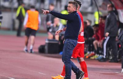 Detalii uluitoare din vestiarul „câinilor” » Aroganțe și relaxare înainte de Dinamo - U Cluj: „Le dăm 3-0 repede, simplu!” + Fotbaliștii îl ironizau pe Uhrin