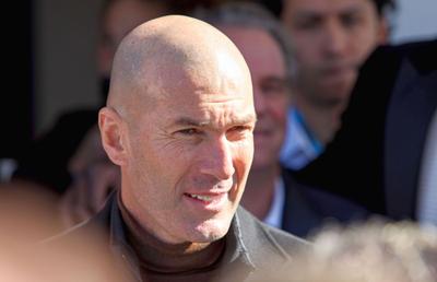Lovitură după lovitură: s-au întâlnit cu Zidane și i-au făcut oferta oficială! Salariu anual de 25 de milioane de euro, ar fi cel mai bine plătit antrenor al lumii!