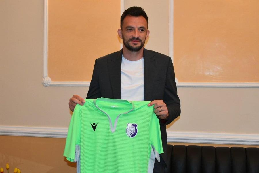 Cătălin Straton a fost prezentat la FC Argeș Cătălin Straton a semnat cu FC Argeș și a fost prezentat oficial. Comunicatul clubului