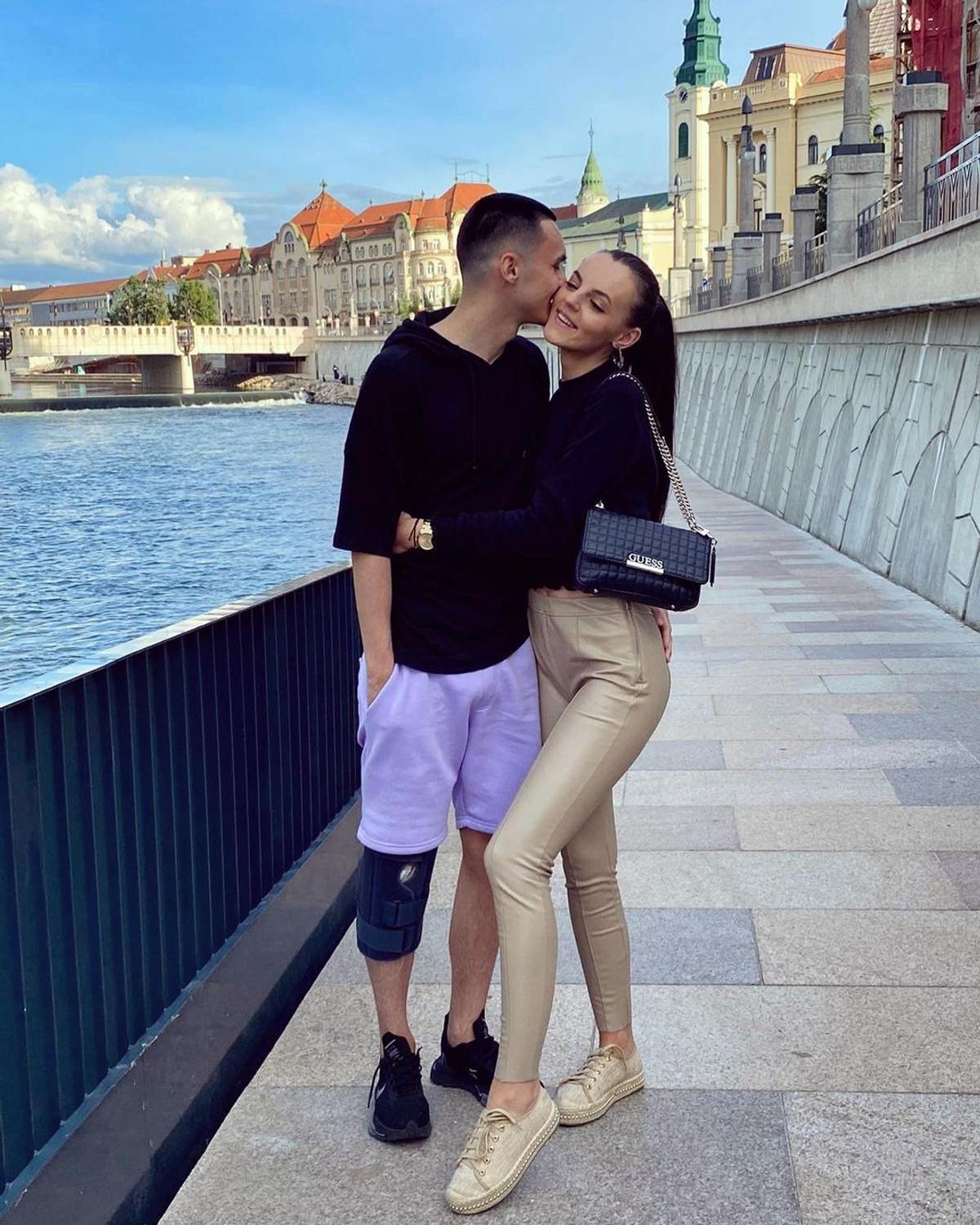 Șut și „da”! Mijlocașul de la FCSB și-a cerut în căsătorie iubita, într-un cadru idilic: „Vom fi împreună mereu!”