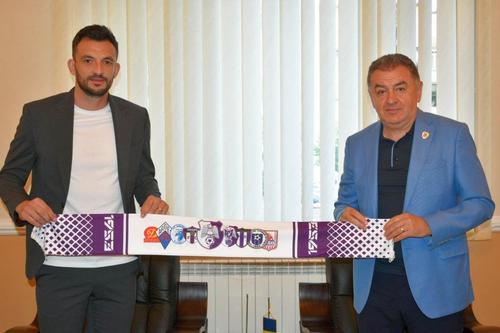 Cătălin Straton a fost prezentat la FC Argeș, alături de primarul Cristian Gentea