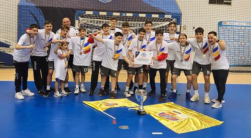 Micii handbaliști de la HC TEC sărbătorind victoria FOTO Facebook FRH