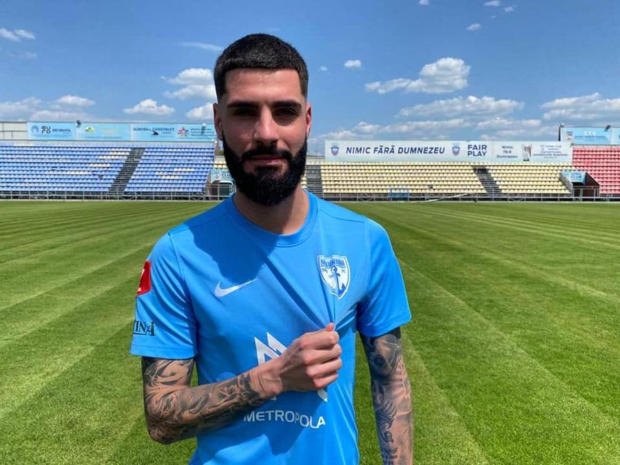 Radu Boboc, în tricoul celor de la FC Voluntari. Foto: Facebook @ FC Voluntari Fostul jucător de la FCSB a semnat în Liga 1 » Unde a ajuns fotbalistul pe care Becali l-a pus pe lista „indezirabililor” după doar câteva meciuri