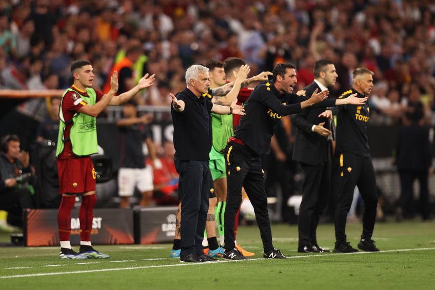 „Centralul” Anthony Taylor (44 de ani) a avut mult de lucru la finala Europa League dintre FC Sevilla și AS Roma.