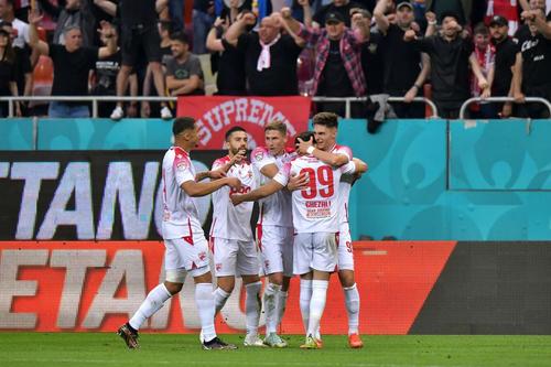 Conducerea cluburilor CS Dinamo București și FC Dinamo 1948 ar urma să organizeze un eveniment special sâmbătă seară, cu ocazia meciului dintre Dinamo și FC Argeș, partidă constând în manșa retur a barajului de promovare-menținere în Superliga.