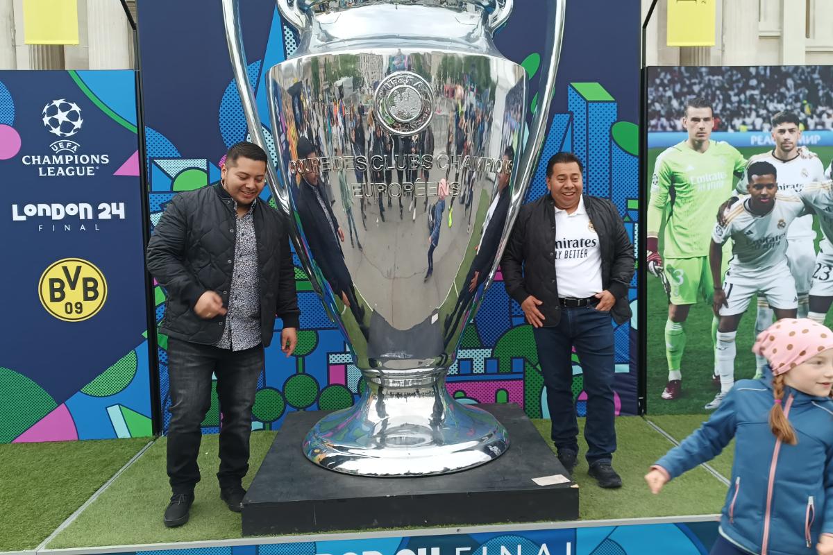 Spectacolul Ligii Campionilor în Trafalgar Square