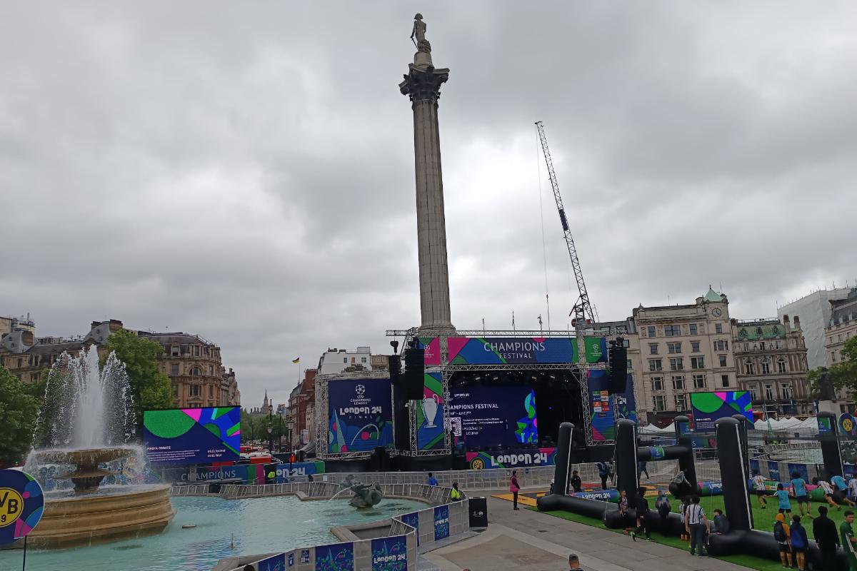 Spectacolul Ligii Campionilor în Trafalgar Square