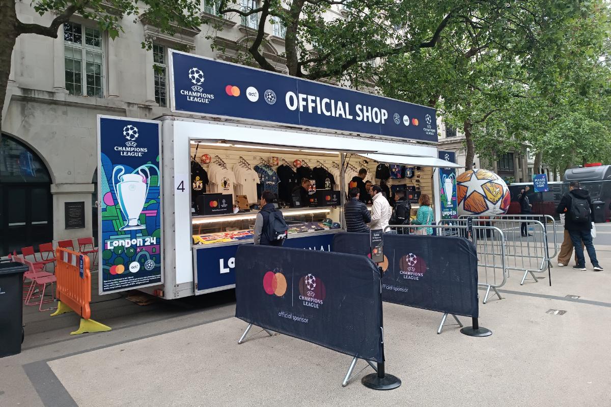 Spectacol grandios la Londra » 5 la 5 încântător, cu legendele Figo, Kaka, Roberto Carlos, Cafu și Vieira în acțiune! Echipa-surpriză care a câștigat turneul legendelor