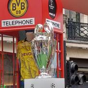 Suporterii au luat cu asalt Regent Street din Londra pentru a se fotografia cu trofeul Ligii Campionilor. Foto: GSP