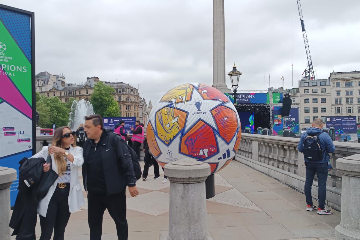 Spectacolul Ligii Campionilor în Trafalgar Square