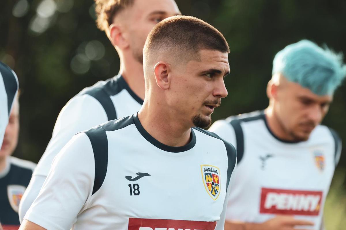 Apariție spectaculoasă în cantonamentul României » S-a vopsit albastru înainte de Euro 2024