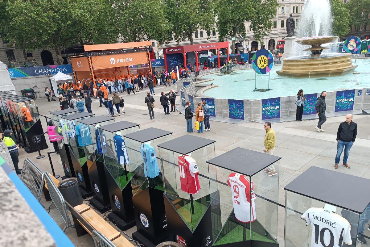 UEFA le-a arestat englezilor „Trafalgar Square” + „Oooo, sunteți din țara lui Marcel Răducanu”