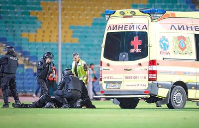 Haos la vecini, în derby-ul CSKA-urilor » Ultrașii au intrat pe teren și s-au bătut cu jandarmii, jucătorii au fugit îngroziți!
