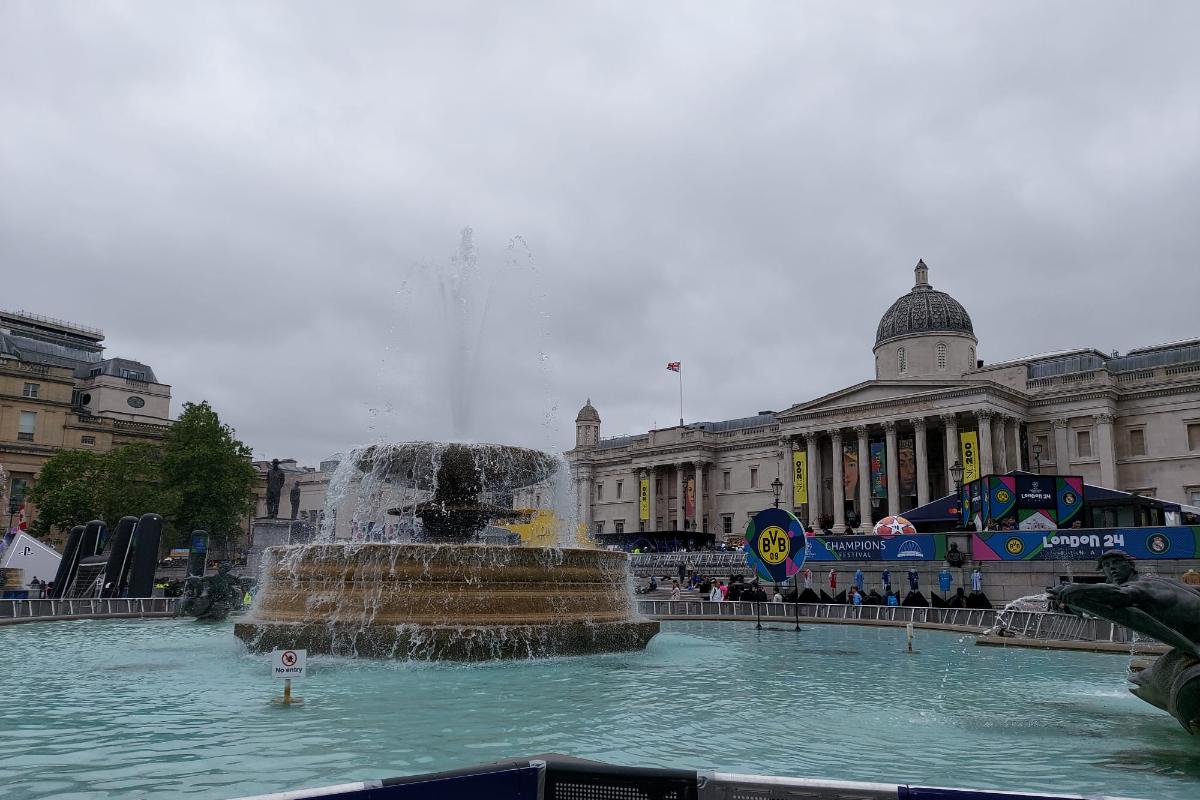Spectacolul Ligii Campionilor în Trafalgar Square